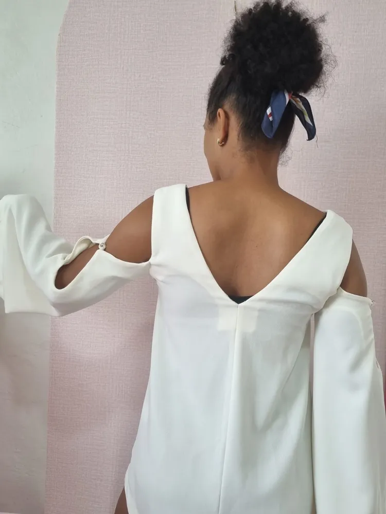 BLUSA DE MANGAS AMPLAS E RECORTES LILLY SARTI