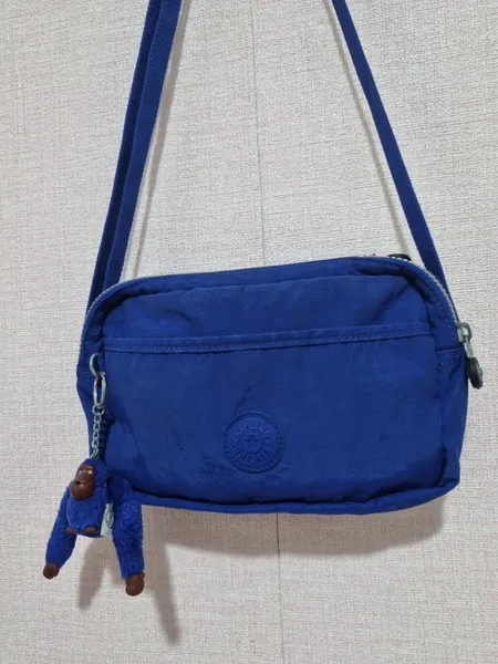 bolsa kipling transversal azul