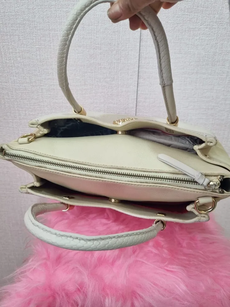 BOLSA TOTE DE COURO BEGE SCHUTZ ZENDY