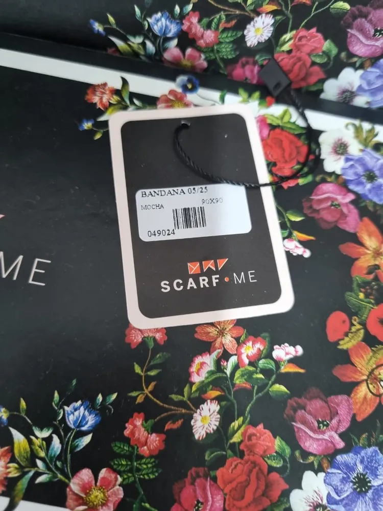 Lenço em seda pura estampado Scarf Me