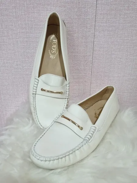 Mocassim em couro legitimo branco Tods