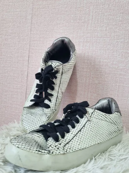 Tenis em couro da grife Zadig&Voltaire