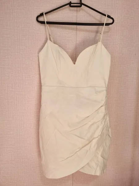 VESTIDO OFF WRITE CURTO DRAPEADO DE ALCINHA
