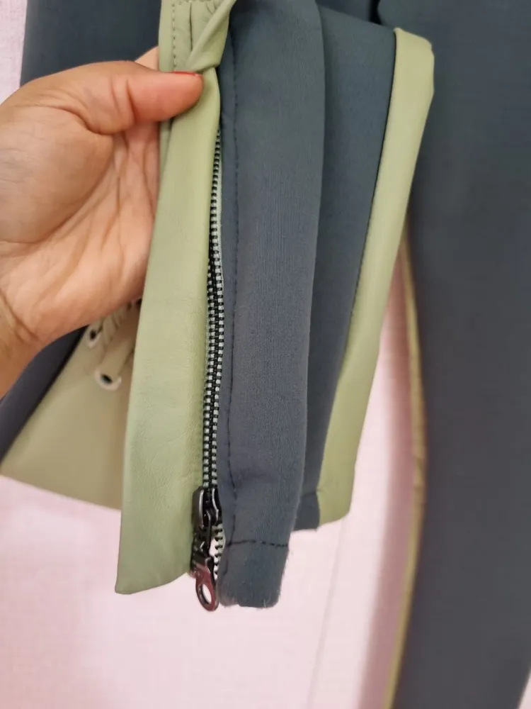 CALÇA DE COURO VERDE ANDREIA BOGOSIAN