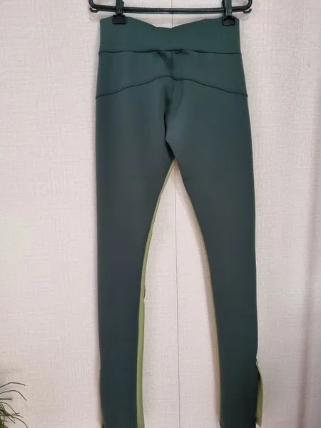 CALÇA DE COURO VERDE ANDREIA BOGOSIAN