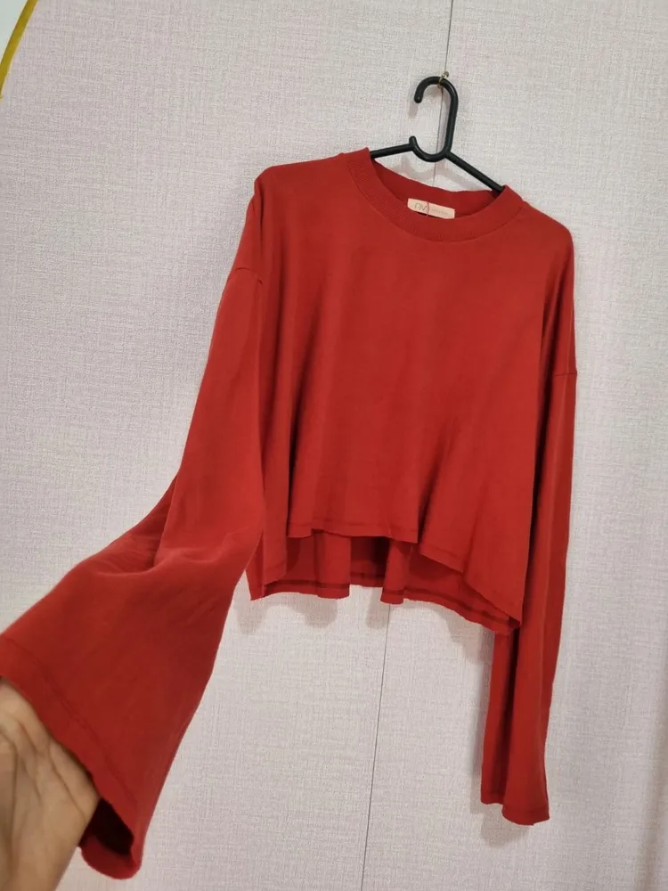 BLUSA DE MANGAS AMPLAS COR TELHA NATI VOZZA