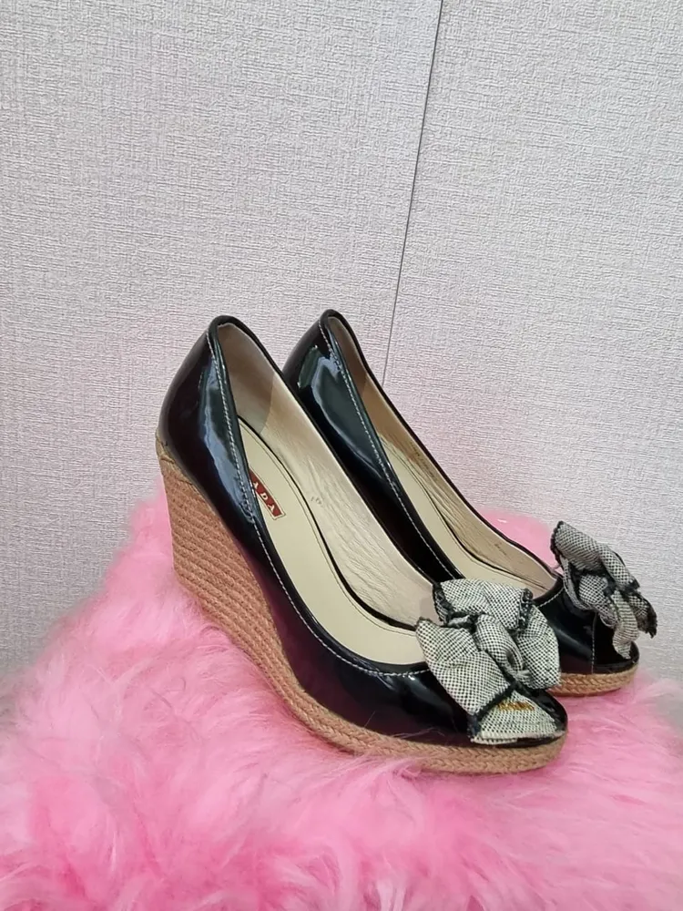 sapato prada anabela verniz preto 36.5