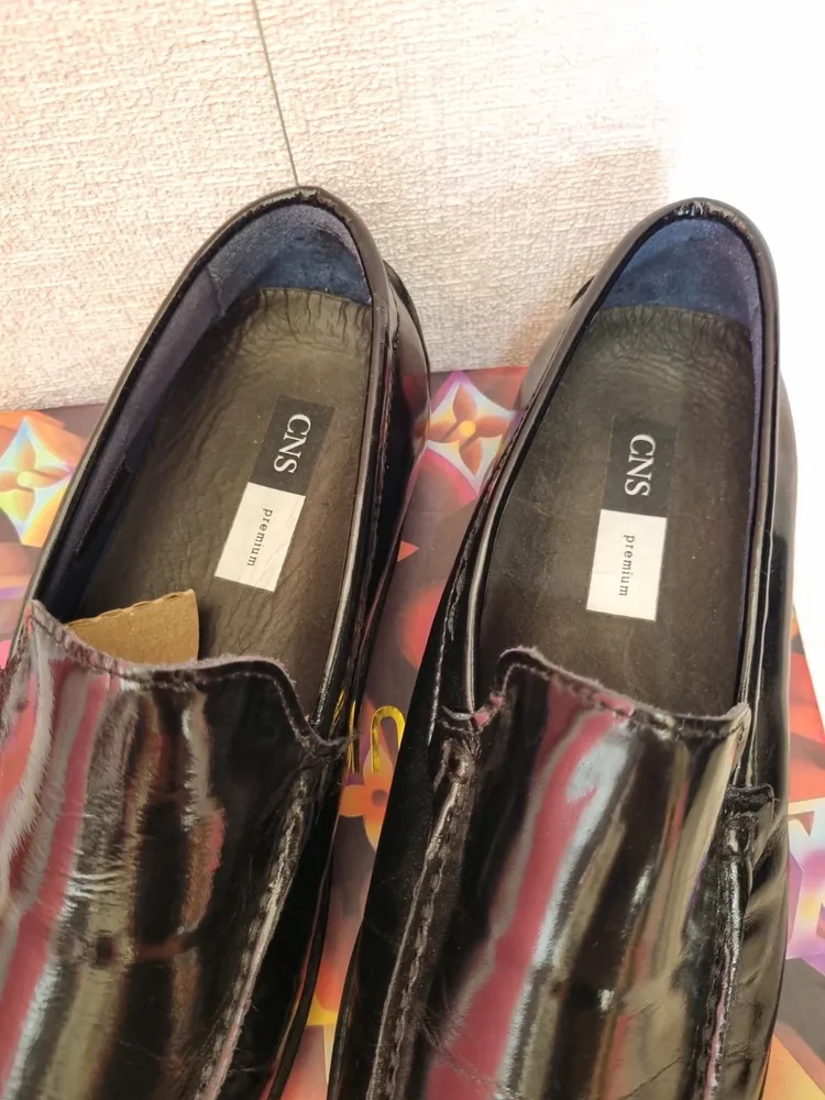 SAPATO MOCASSIM EM VERNIZ PRETO CNS