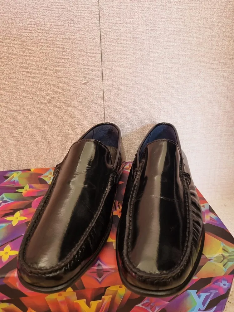 SAPATO MOCASSIM EM VERNIZ PRETO CNS