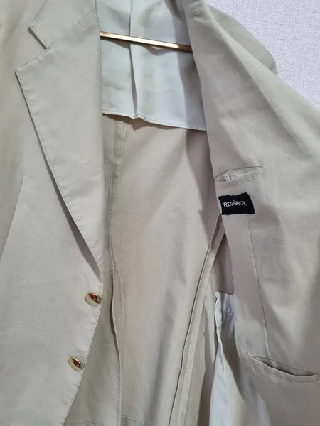 BLAZER BEGA COM BROCHE DOURADO