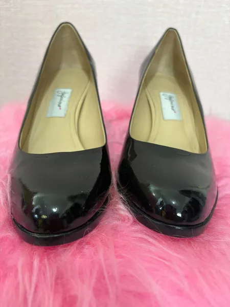 scarpin zeferino preto em couro verniz