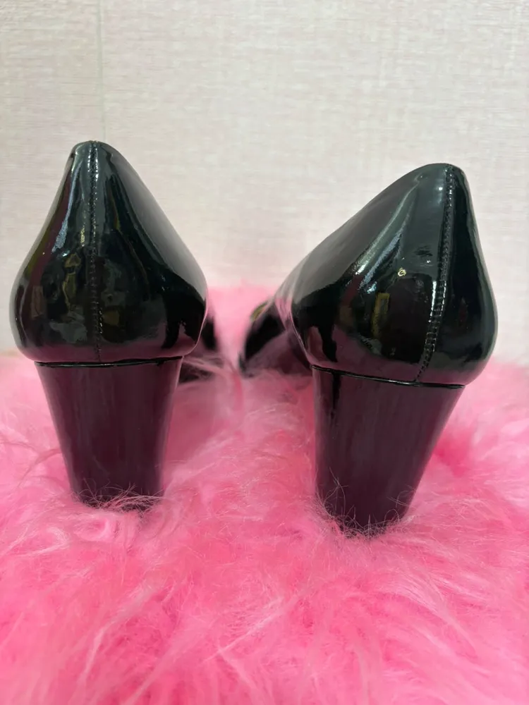 scarpin zeferino preto em couro verniz