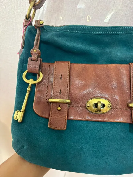 BOLSA TRANSVERSAL DE COURO FOSSIL