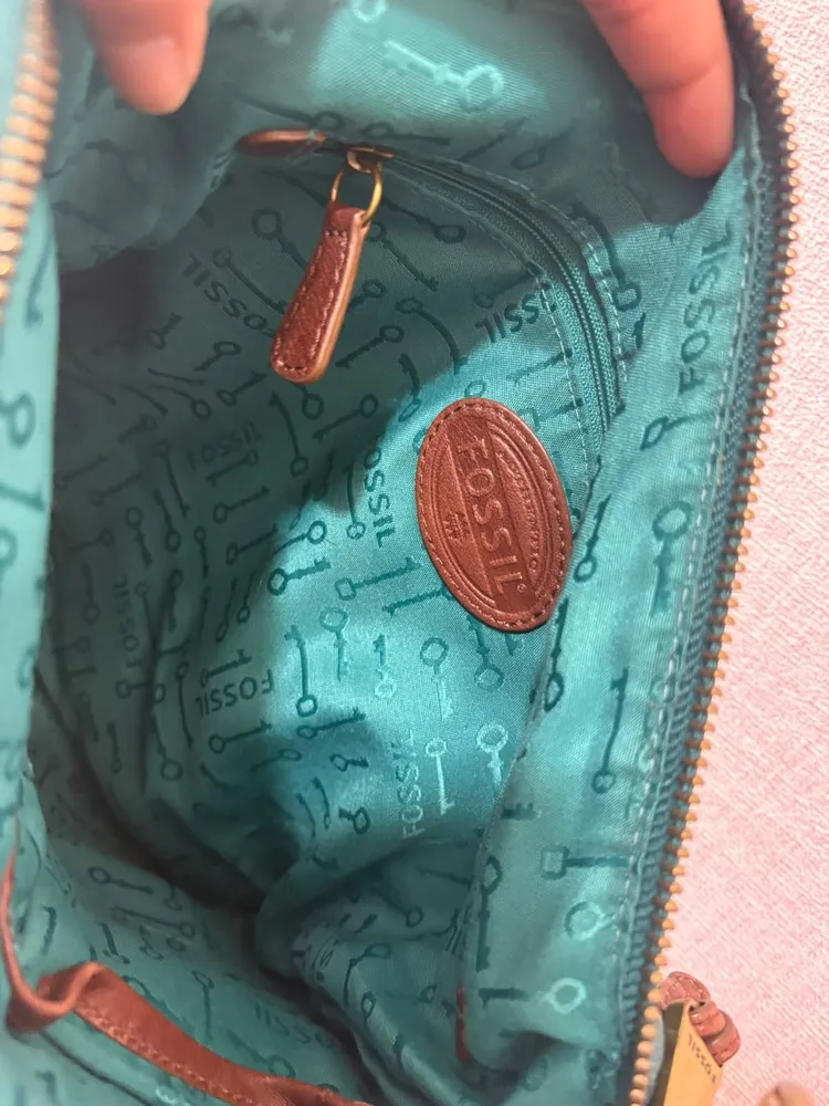 BOLSA TRANSVERSAL DE COURO FOSSIL