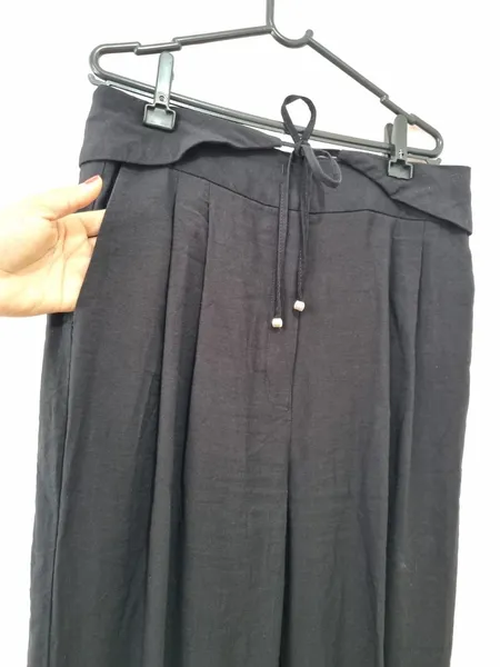 CALÇA PRETA CINTURA ALTA RENNER COM AMARRAÇÃO
