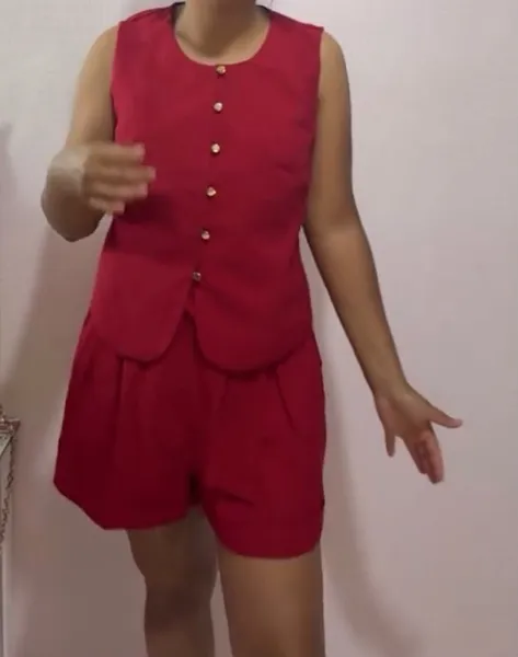 conjunto de alfaiataria short e colete marsala renner