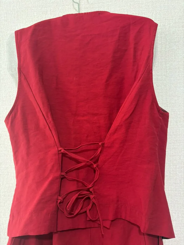conjunto de alfaiataria short e colete marsala renner