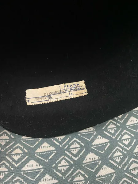 chapeu vintage prada