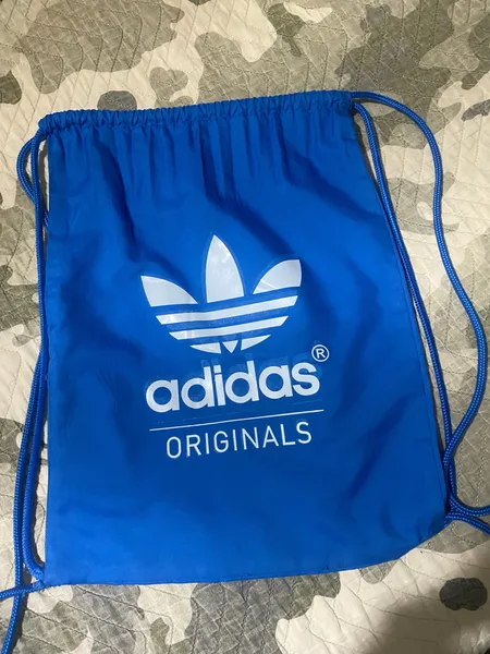 sacochila azul adidas