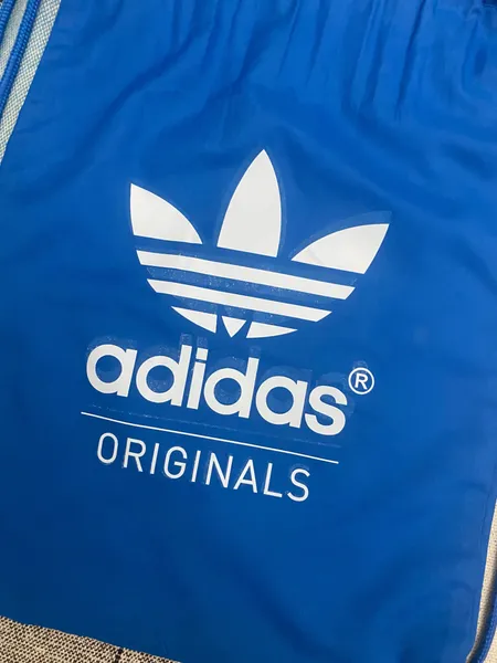 sacochila azul adidas