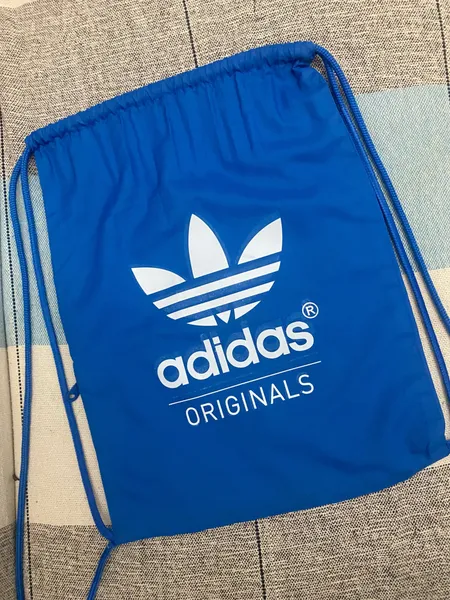 sacochila azul adidas