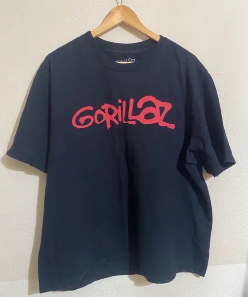 camiseta oversized gorillaz
