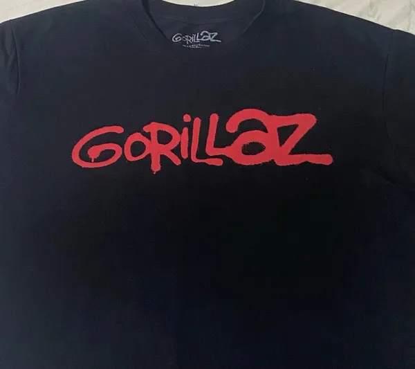 camiseta oversized gorillaz