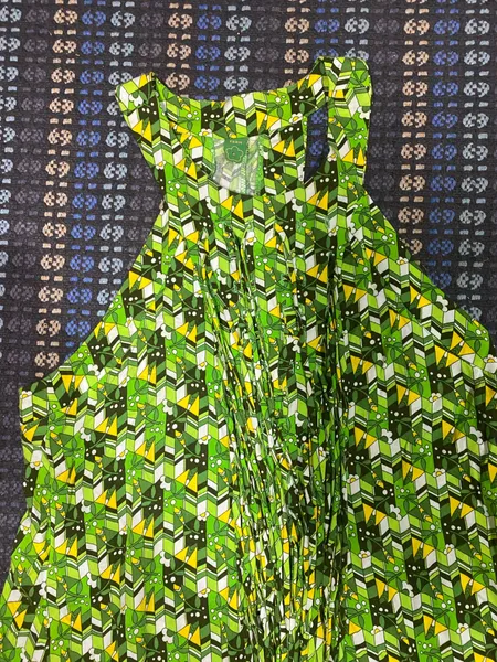 vestido decotado  farm verde e amarelo