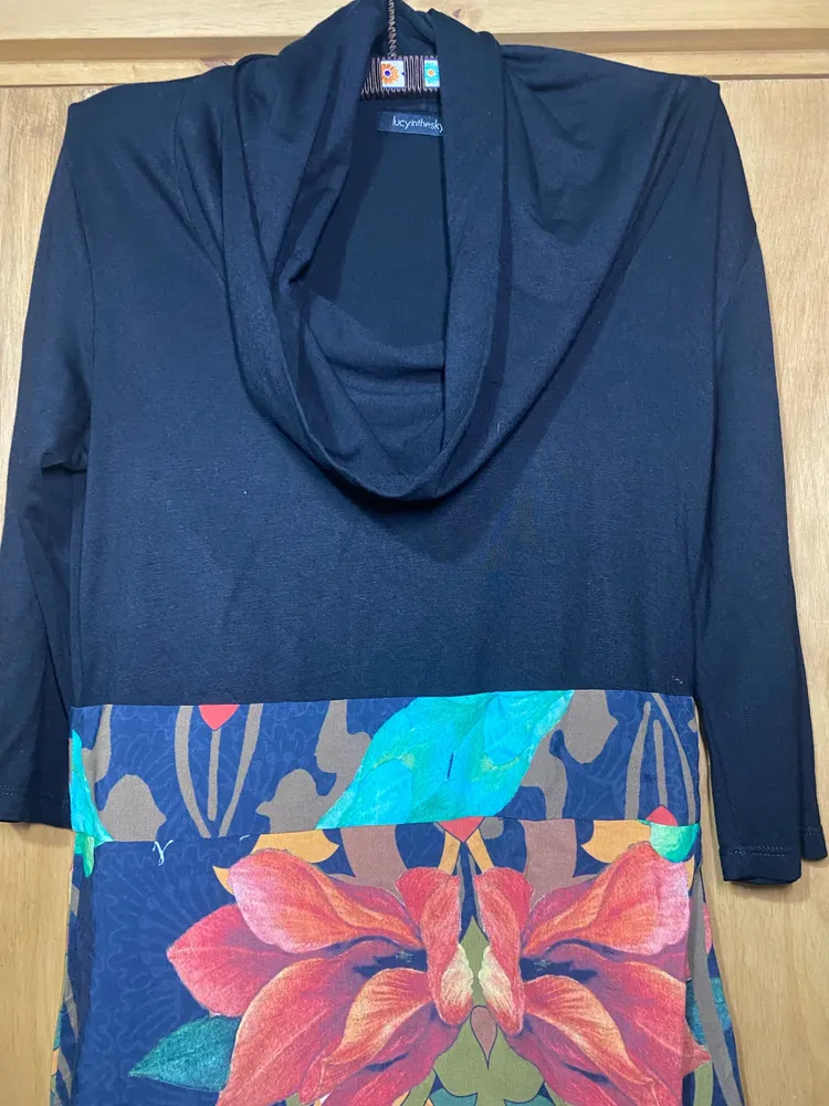 vestido malha preto e estampado