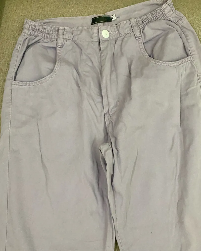 calça em sarja lilas morena rosa