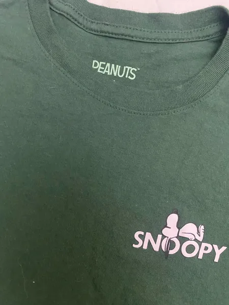 camiseta verde peanuts snoopy