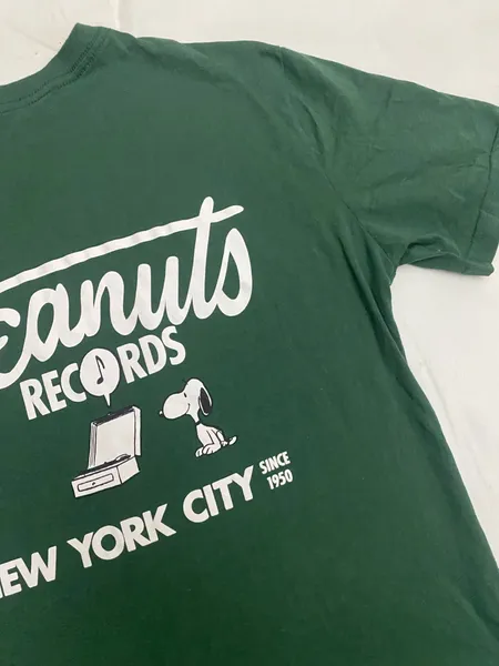 camiseta verde peanuts snoopy