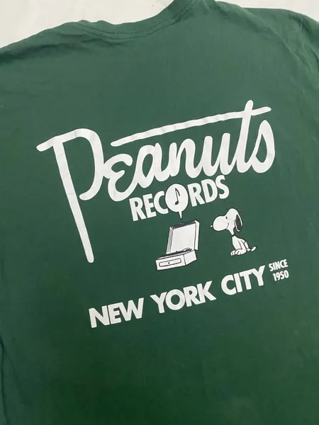 camiseta verde peanuts snoopy