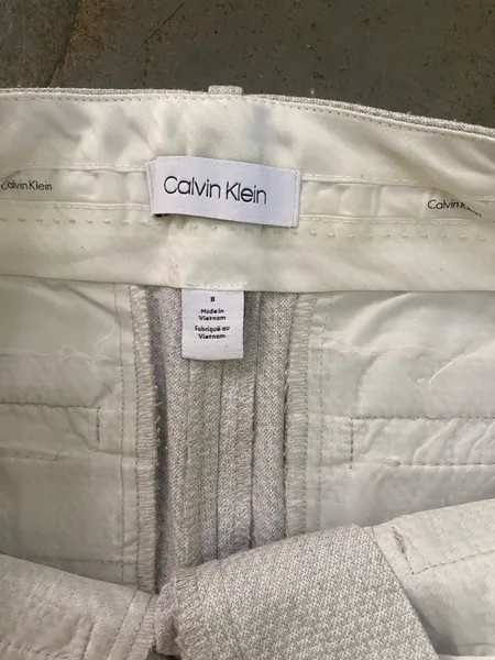 calça social feminina Calvin Klein