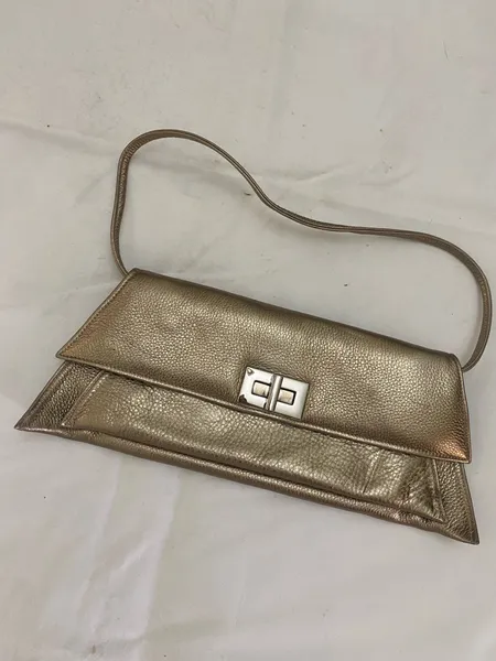 bolsa dourada vintage