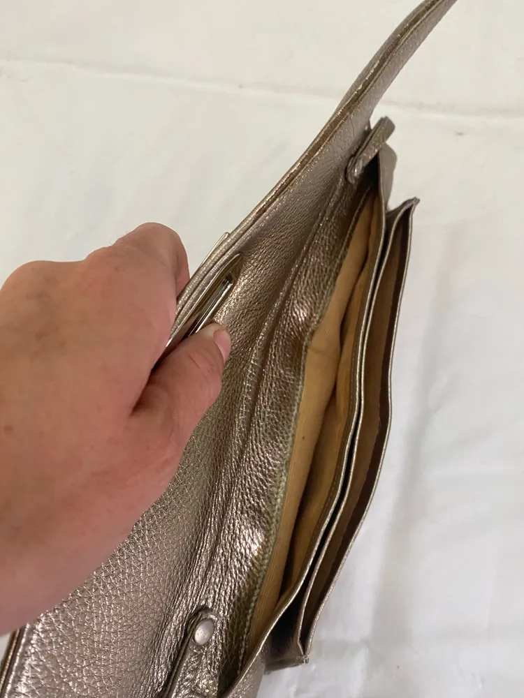 bolsa dourada vintage