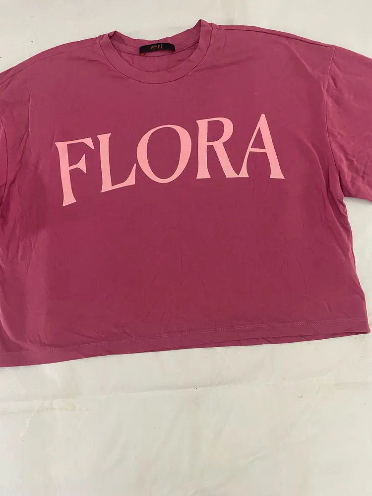 cropped animale flora M