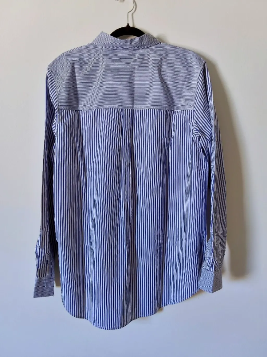 Camisa listrada azul e branco