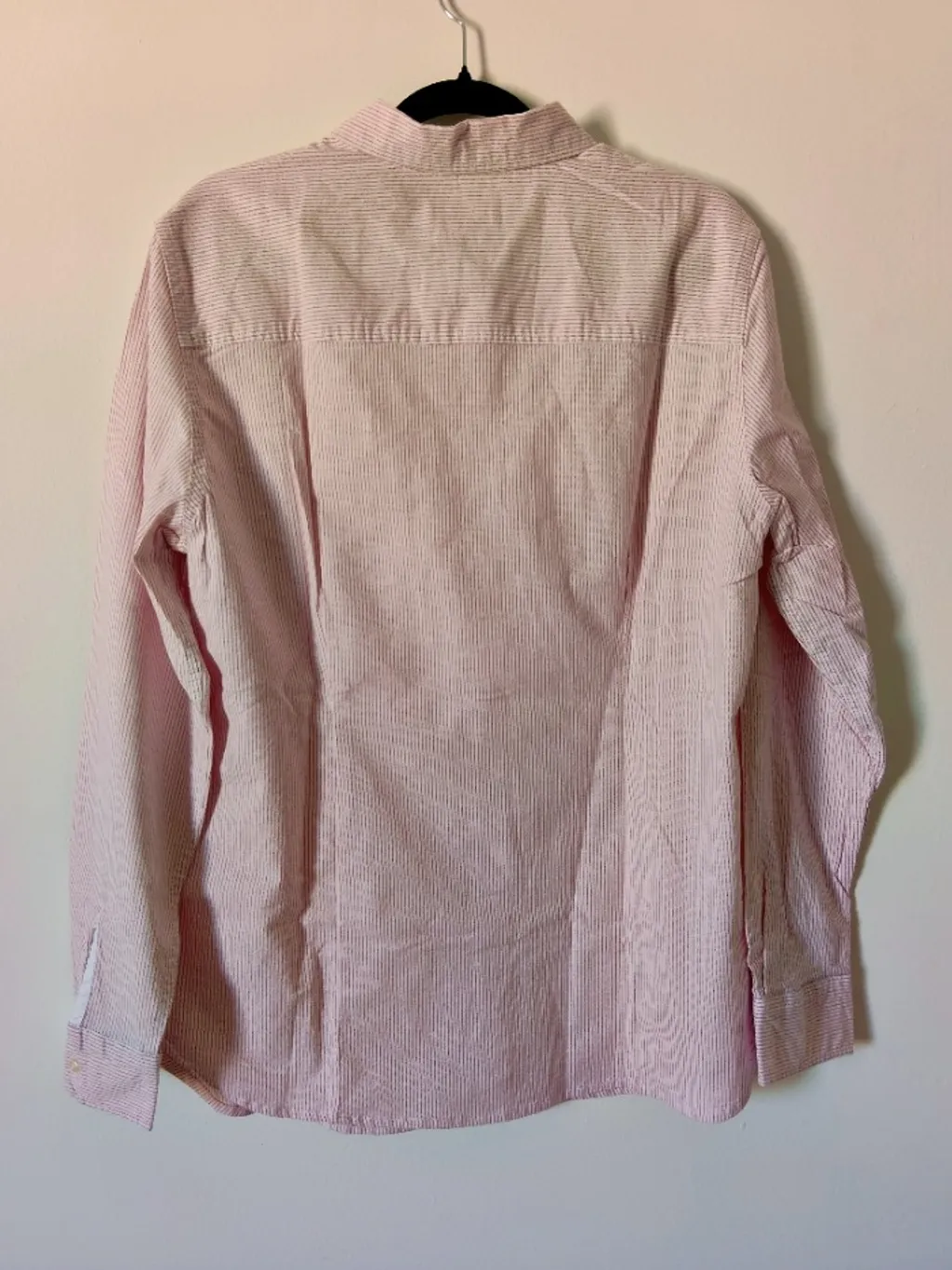 camisa listrada branco e rosa