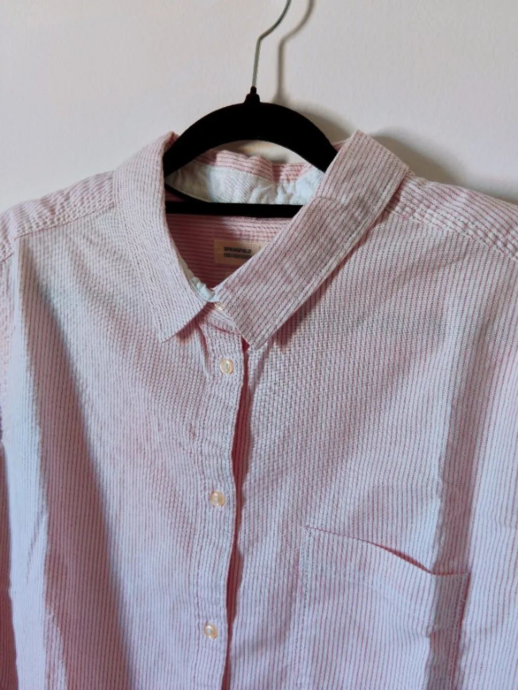 camisa listrada branco e rosa