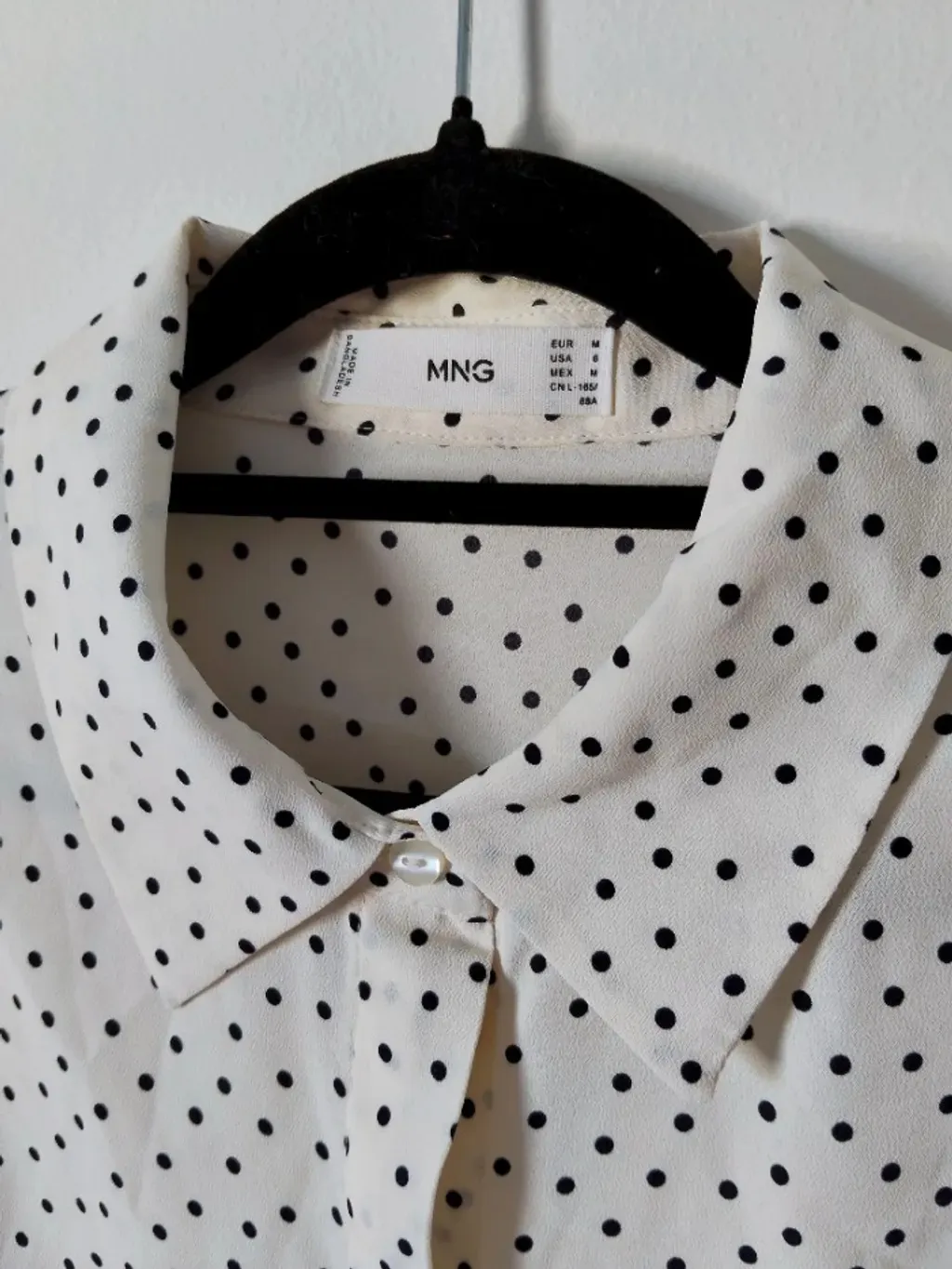 camisa branca com poá