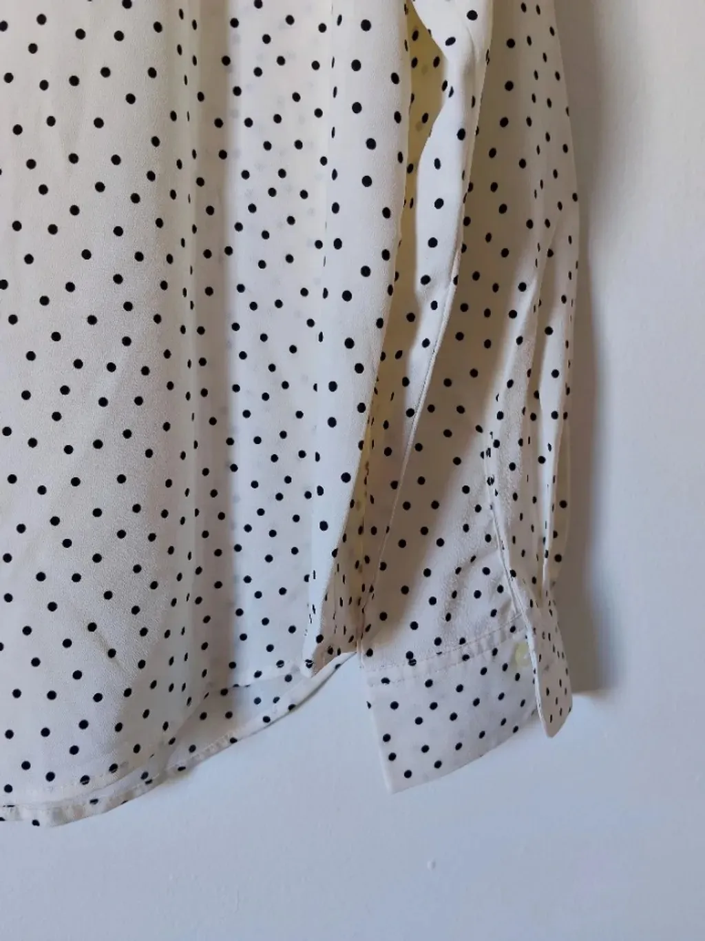 camisa branca com poá