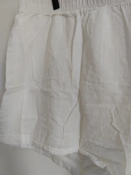 shorts branco poá