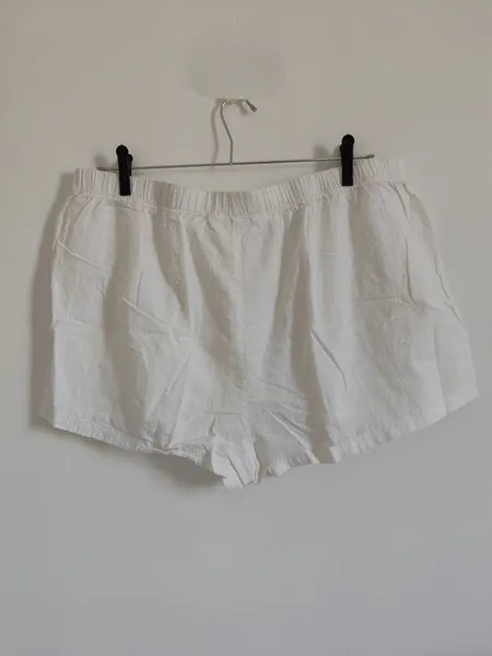 shorts branco poá
