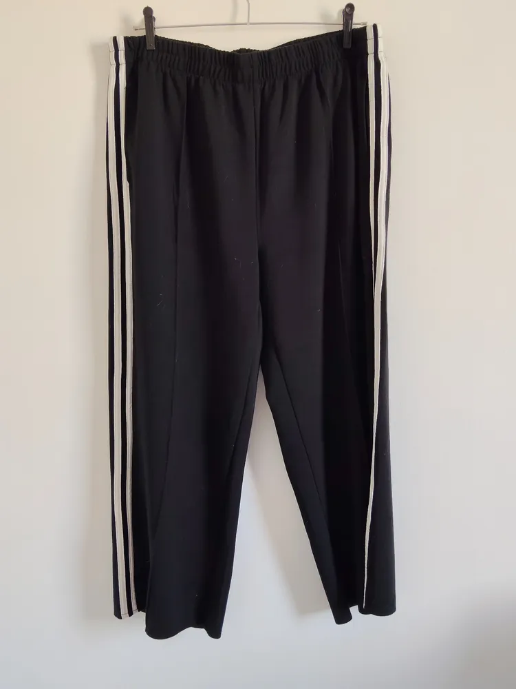 calça preta reta