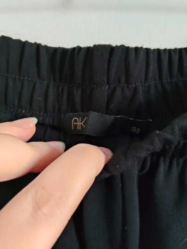 calça preta reta