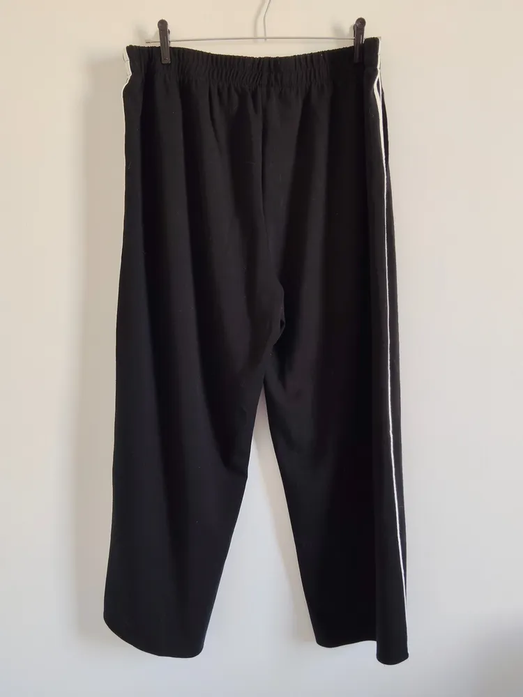 calça preta reta