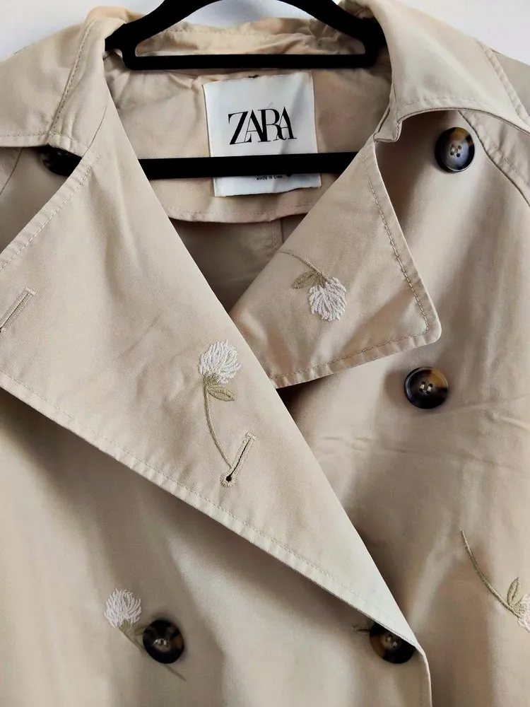 gabardina bordada da zara