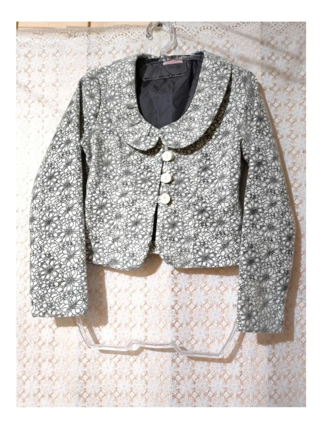 Blazer cinza de flores