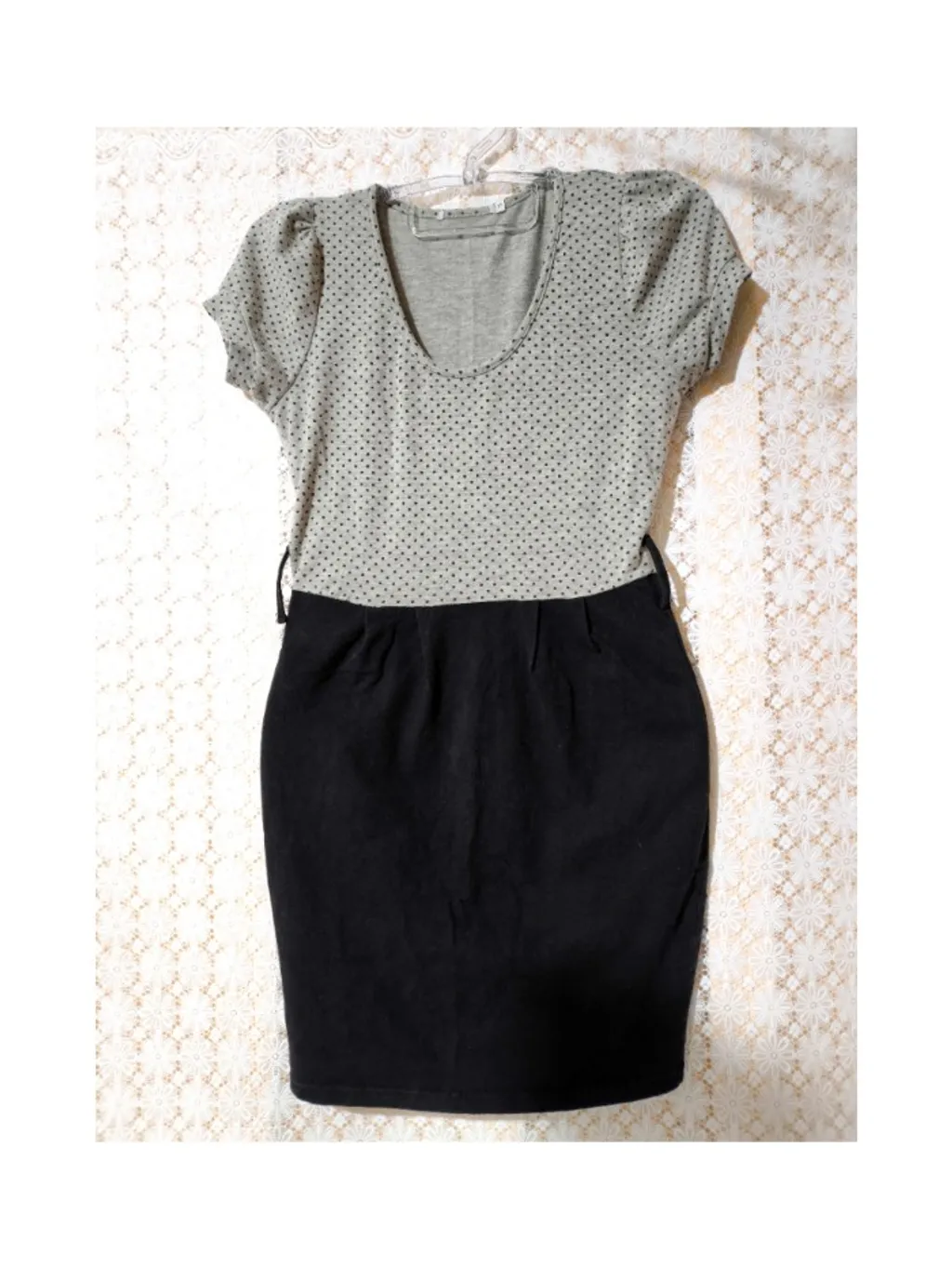 Vestido cinza e preto de poá